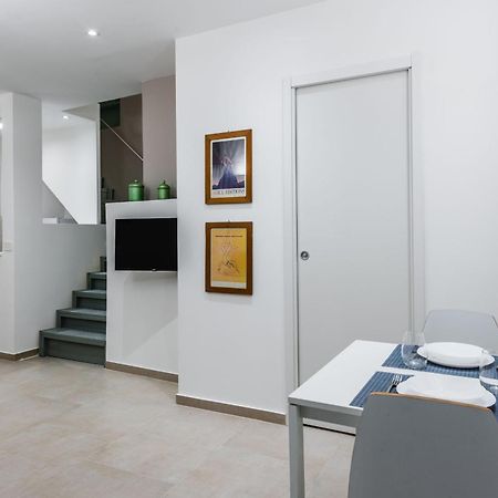 Modern Macha Apartment By Wonderful Italy 卡塔尼亚 外观 照片